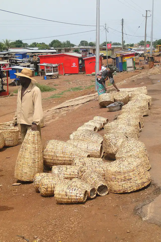 Baskets and sellers at the roadside in Bolgatanga